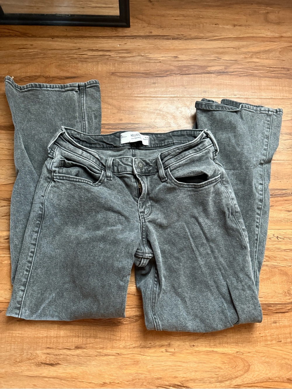 Hollister low-rise baggy jeans — Washed Charcoal